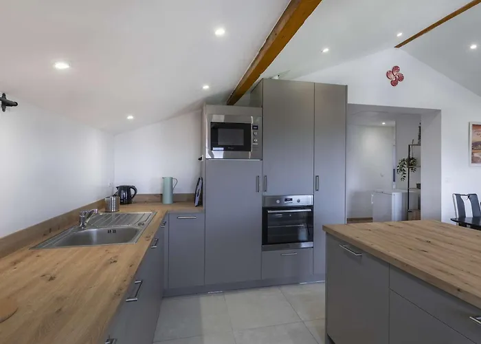 Grand Refait à Neuf Près De La Avec Wifi Et Parking - Fr-1-4-710 * Saint-Jean-de-Luz